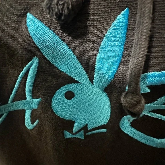 Supreme Black Hoodie - Picture 2 of 7